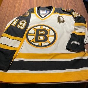 Vintage Joe Thornton Boston Bruins Jersey. This has never been worn.
